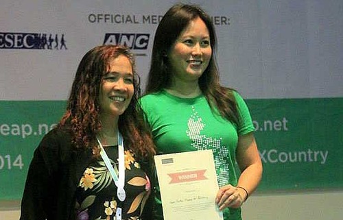 Ms. Tess Briones (Right) with Ms. Celina Agaton, winner of the #EDTech Competition